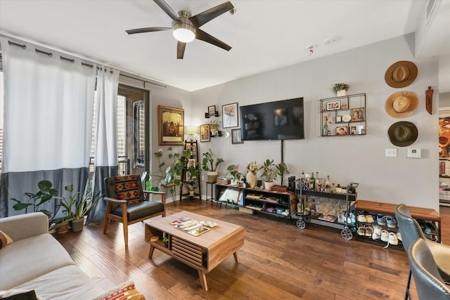 1200 Main St Unit 503, Dallas, TX 75202 - living room with wood-type flooring, a ceiling fan, and visible vents
