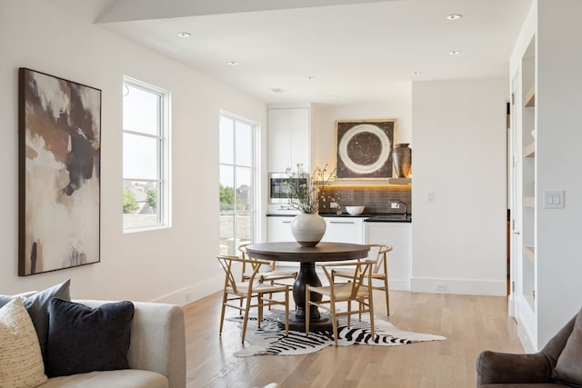 dining space featuring recessed lighting, light wood-type flooring, and baseboards