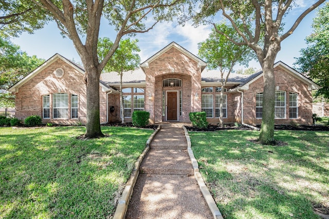 view of front of home with a front lawn