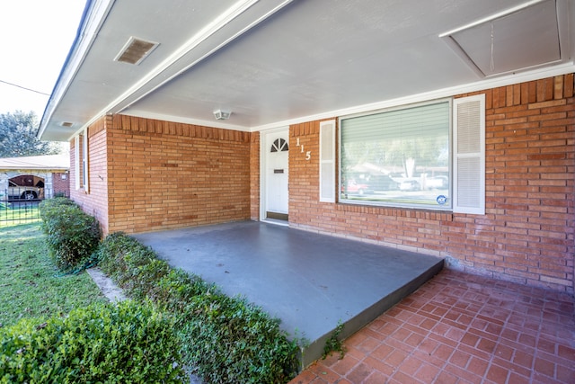 property entrance with covered porch