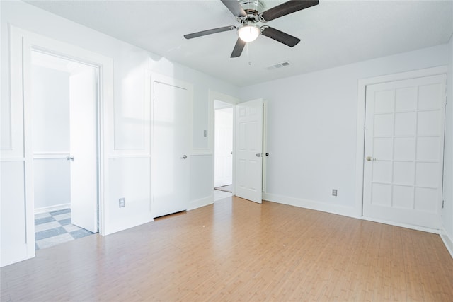 unfurnished bedroom featuring ceiling fan and light wood-type flooring