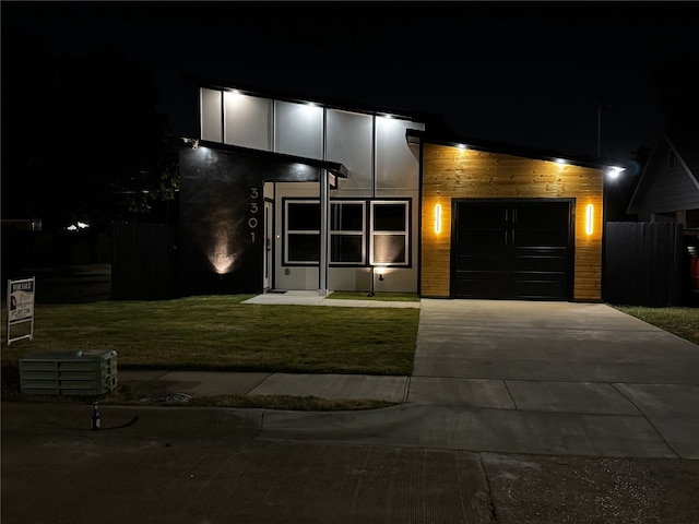 view of front of home featuring a yard and a garage