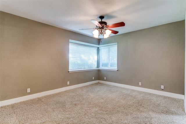 carpeted empty room featuring ceiling fan