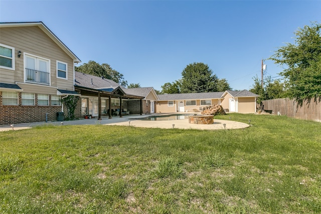 view of yard with a patio area