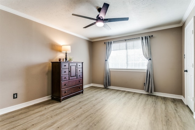 bedroom featuring a textured ceiling, light hardwood / wood-style floors, ceiling fan, and crown molding