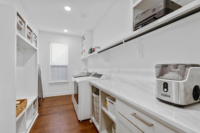 laundry area featuring dark wood-style floors, recessed lighting, washer and dryer, and baseboards