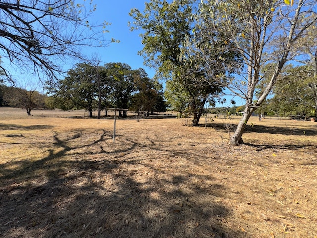 view of yard featuring a rural view