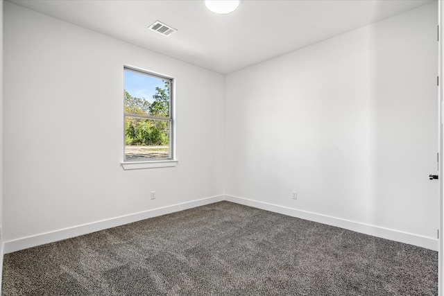 unfurnished room featuring carpet floors