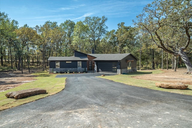 view of front of property featuring a front yard and a garage