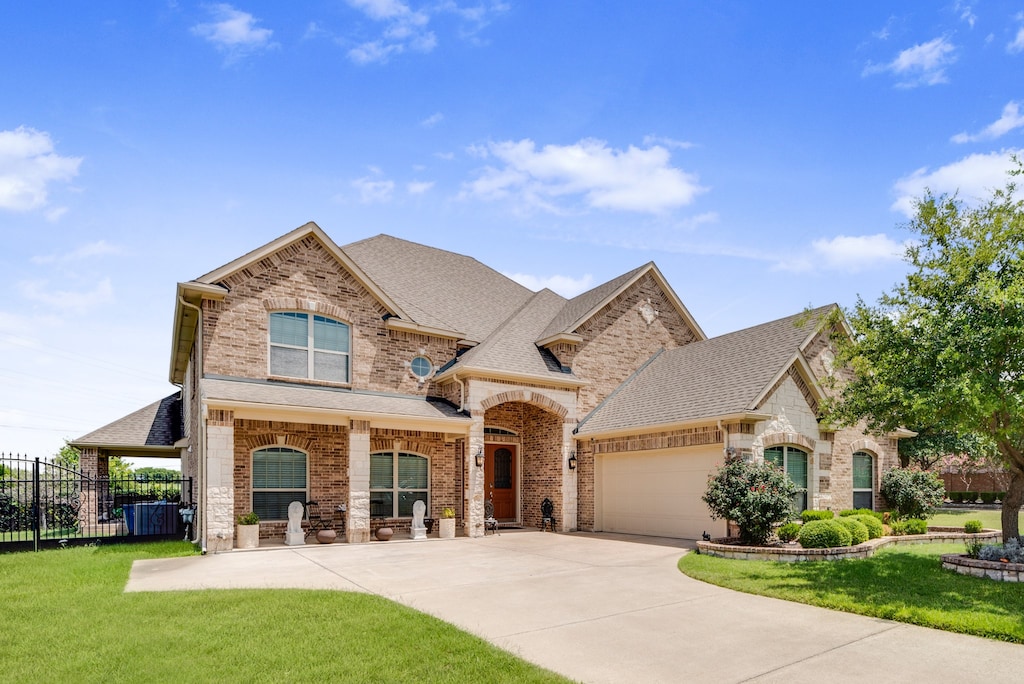 view of front facade featuring a front yard and a garage