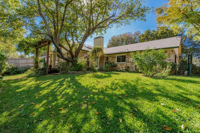 single story home with a front yard