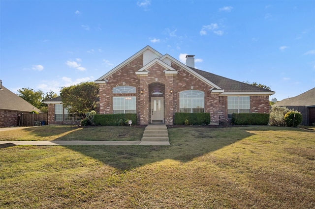 front facade featuring a front yard