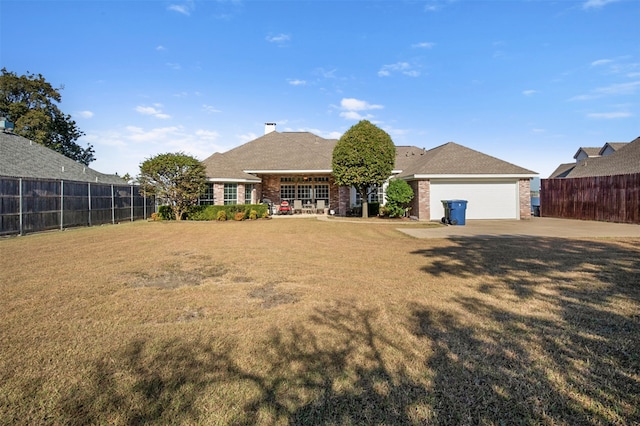 view of front facade featuring a front yard and a garage