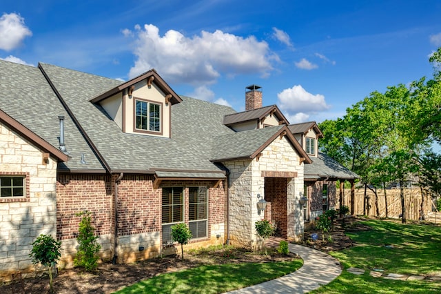 view of front of house featuring a front yard