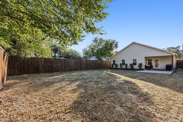 view of yard featuring a patio area