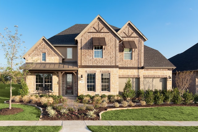 view of front facade with a front lawn