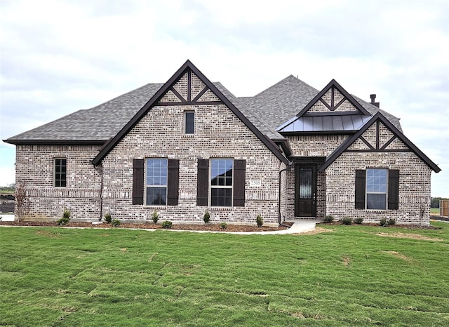 view of front of house with a front lawn