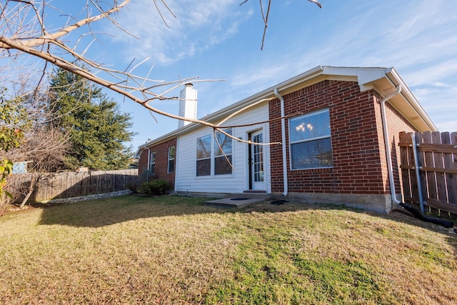 view of front of house with a front yard