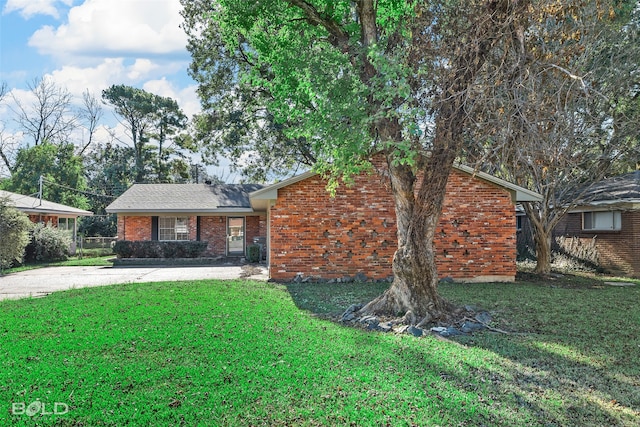 ranch-style house with a front yard