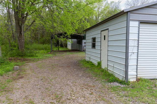 view of yard with a carport and an outdoor structure