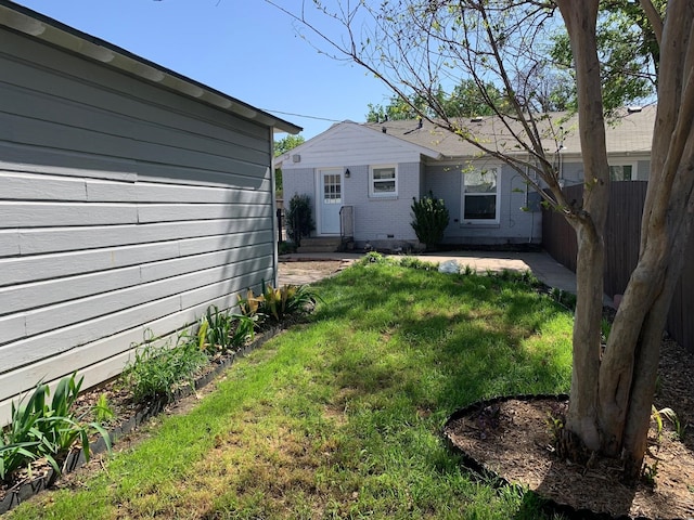 view of yard with a patio