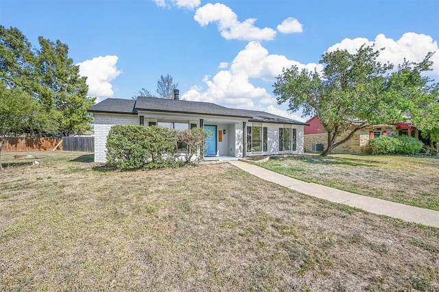 view of front of property with a front yard