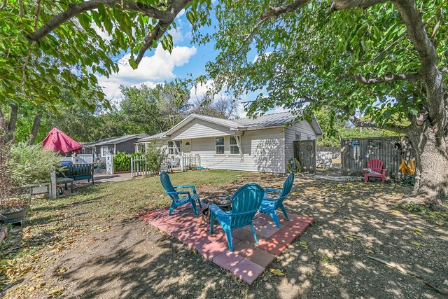 back of house with an outdoor fire pit