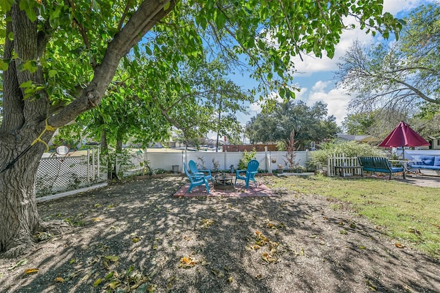 view of yard featuring a patio area