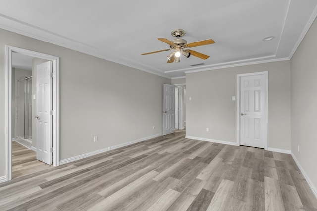 empty room with ornamental molding, light hardwood / wood-style floors, and ceiling fan