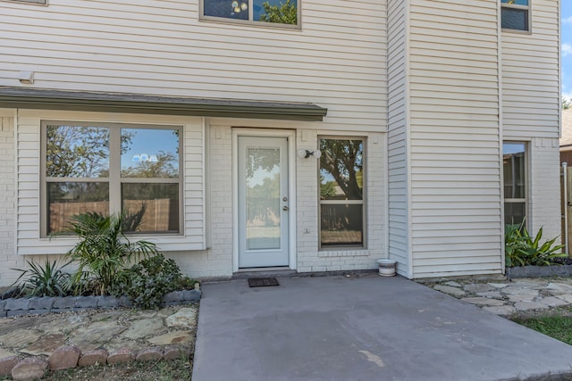 entrance to property featuring a patio area