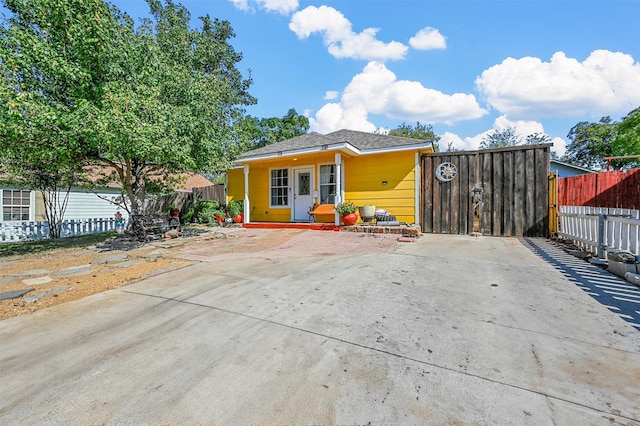 view of front of property with covered porch