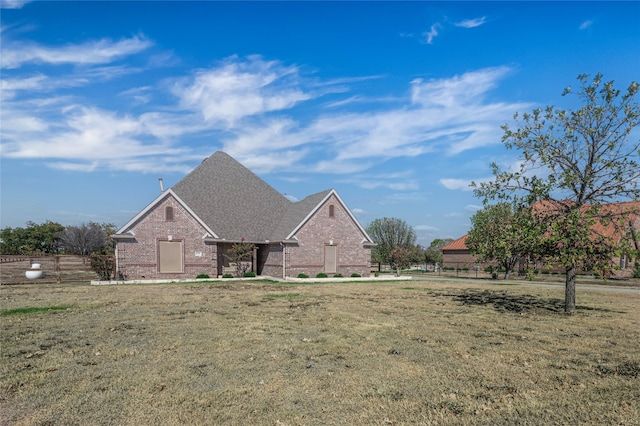 view of front of house with a front yard