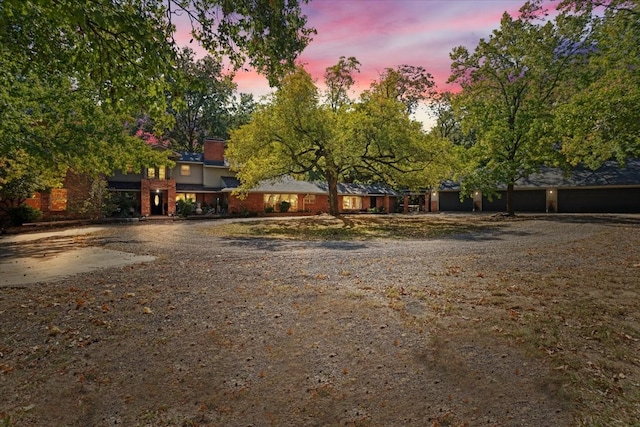 view of yard at dusk