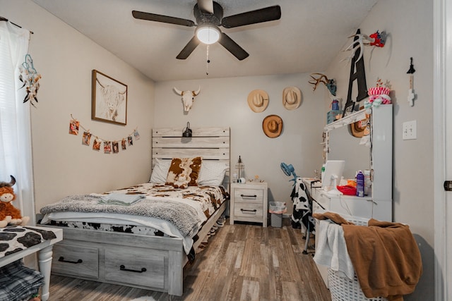 bedroom featuring dark wood-type flooring and ceiling fan