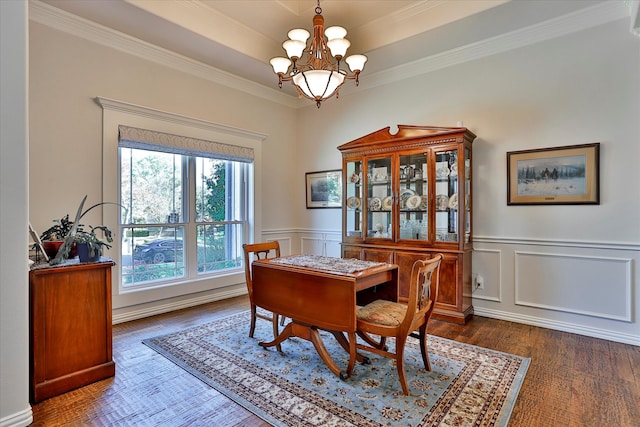 dining area featuring ornamental molding, an inviting chandelier, and dark hardwood / wood-style floors