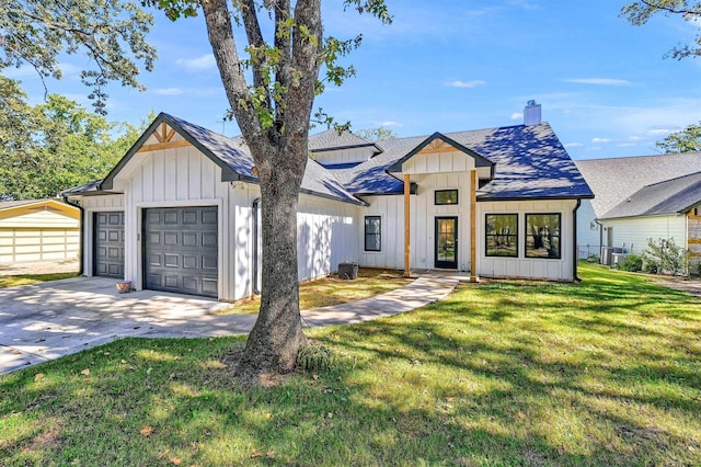 827 Kiowa Dr W, Gainesville, TX 76240 - modern inspired farmhouse with board and batten siding, a garage, concrete driveway, and roof with shingles