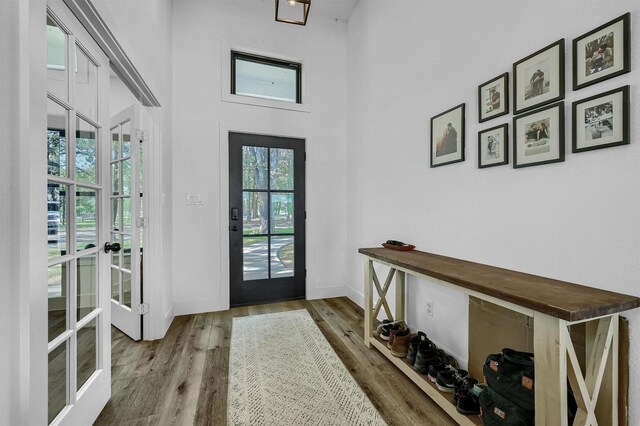 827 Kiowa Dr W, Gainesville, TX 76240 - entryway featuring wood finished floors and a high ceiling