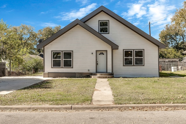 bungalow-style home featuring a front lawn