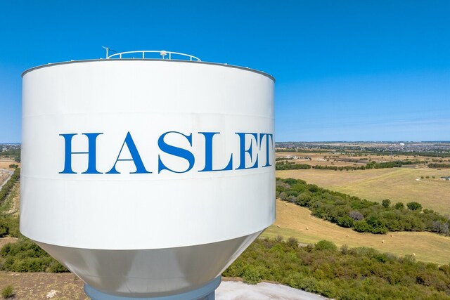 community sign featuring a rural view