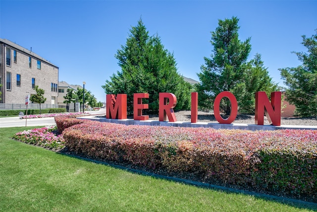 community / neighborhood sign featuring a lawn