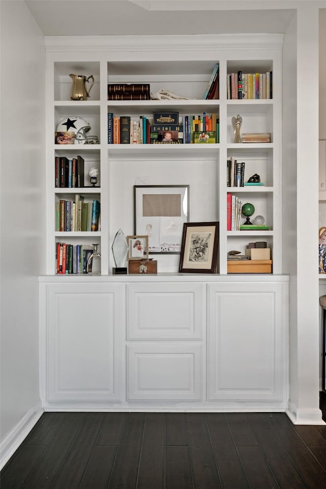 room details featuring hardwood / wood-style floors