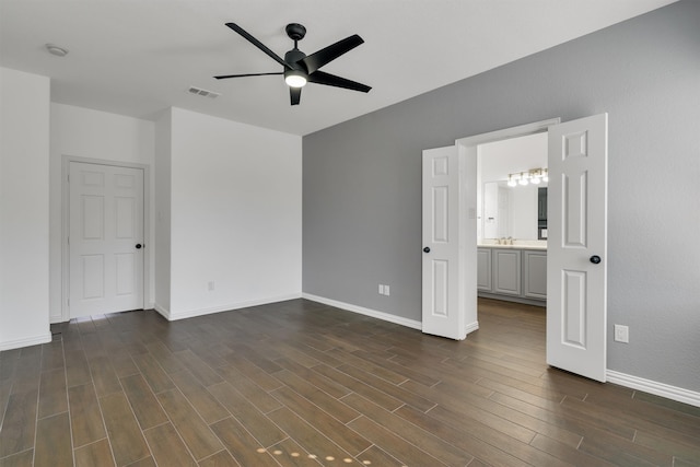 unfurnished room featuring dark wood-type flooring and ceiling fan