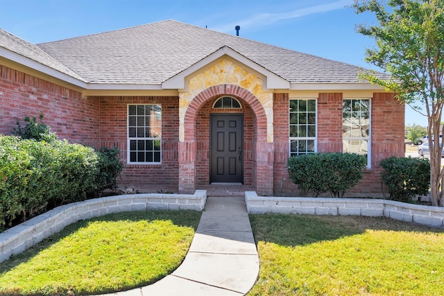 property entrance featuring a yard