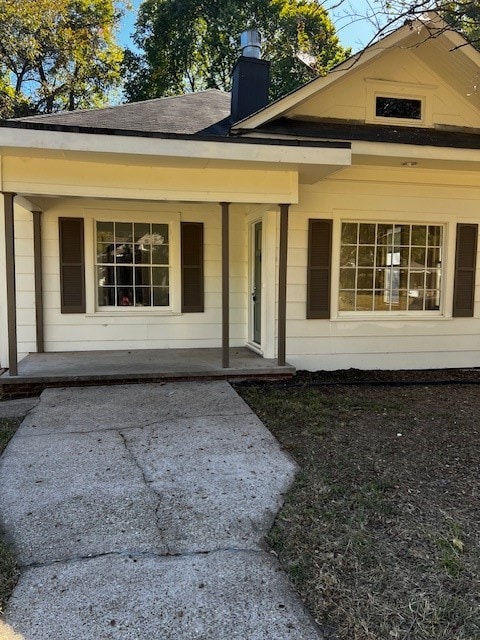 doorway to property with covered porch