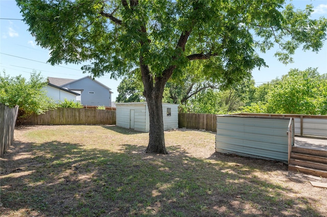 view of yard with a shed