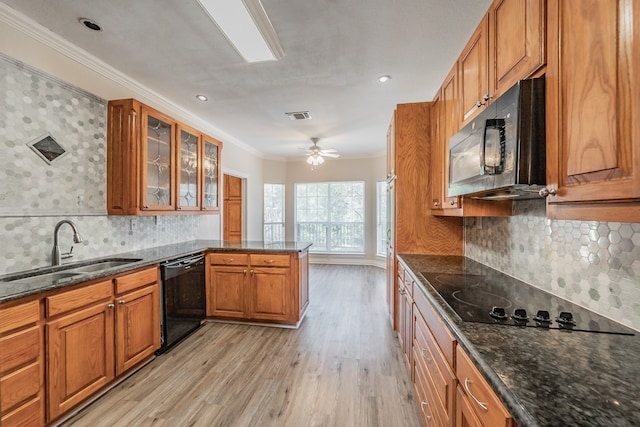 kitchen with black appliances, sink, light hardwood / wood-style flooring, ceiling fan, and ornamental molding