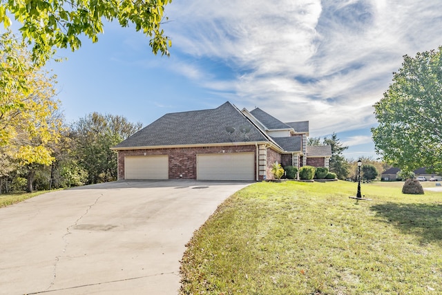 view of front of property featuring a front yard and a garage