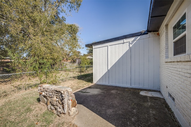 view of yard featuring a patio