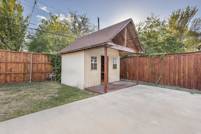 view of outbuilding with a yard