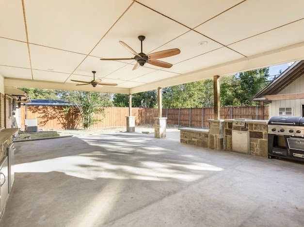 view of patio / terrace featuring an outdoor kitchen, a grill, and ceiling fan